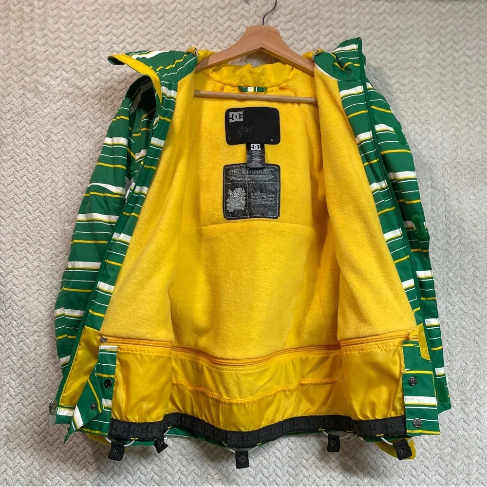 Vintage Y2K DC Boys Green Yellow Striped Snowboard Streetwear Jacket Size Medium